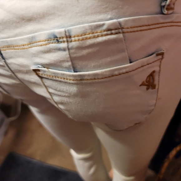 V.I.P. JEANS BLEACHED DENIM/SIZE 7-8 - Picture 7 of 12